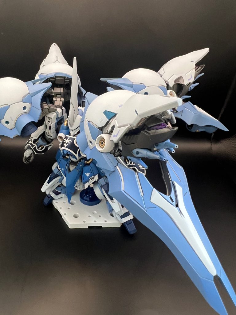 バインダーを広げて、ファンネルコンテナを展開した状態で撮影。デカすぎて画角に入りません…