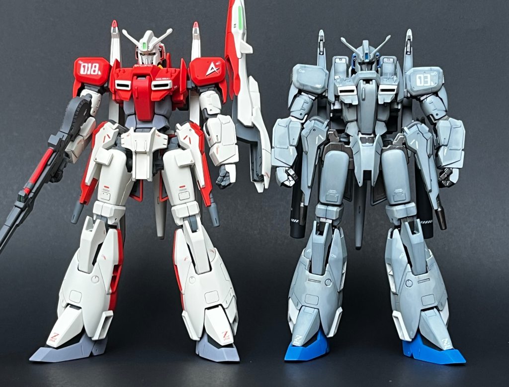 以前作ったテスト機カラーとの比較です。どちらも腹部で1.5ミリ延長してありますが、胸の角度変更と頭部を含めたコンパクト化で高さに差が出ました。見た目の印象も結構違ったと思うのですがどうでしょうか。自分なりにセンチネルに寄せた、現状納得のプロポーションですがアムロを乗せるなら左かな〜 ご覧いただきどうもありがとうございました。