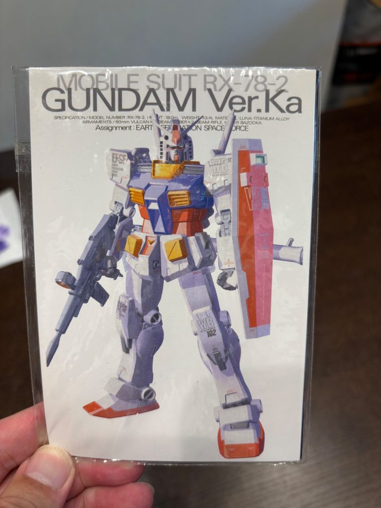 昔電撃hobbyの付録にあったボックスアートのポストカード。この上に透明プラバンを重ね、調色しました⭐️