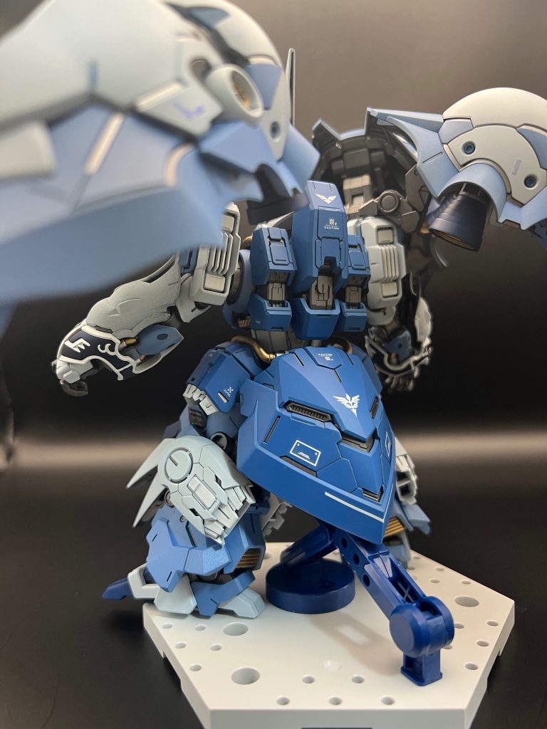 デカールは、手持ちの在庫で、付属のシールは未使用です。たまたまローゼンズールを作った時に使わなかったUCの汎用デカールが残ってたので数枚使って、あとはコーションデカールやガンダムデカールで使えそうなものを適当に。