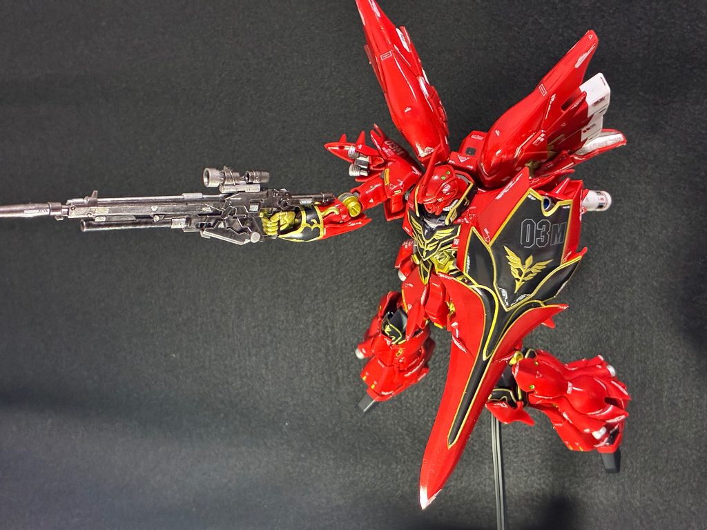 ライフルはガンダムマーカーのヘビーガンメタリックなどで塗り分けしましたが､トップコート厚く吹きすぎて色が部分的に溶けてます😂