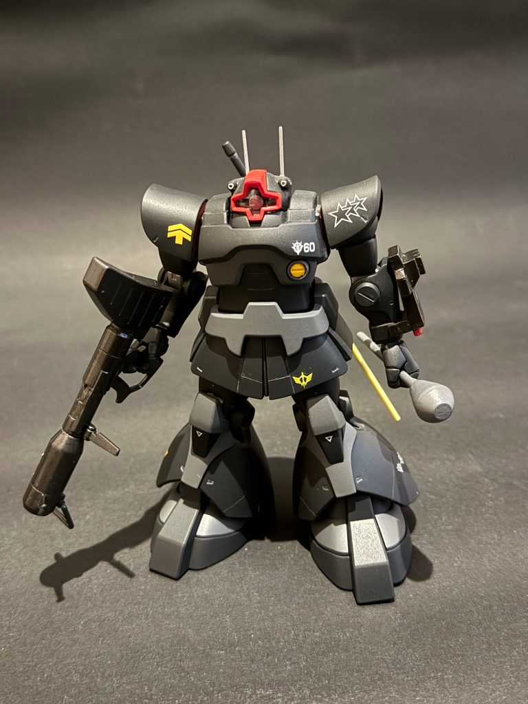 同じドム3機作ってもつまらないので、マッシュの機体は固定武装として頭部バルカン主武装にショートバズーカ、腕にグレネードユニット、オプションにパンツァーファウストを持たせました