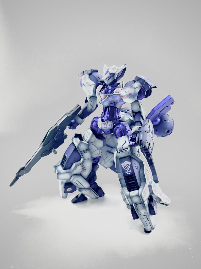 陸戦用らしくて脚部のアレはホバーユニットらしいです🤔