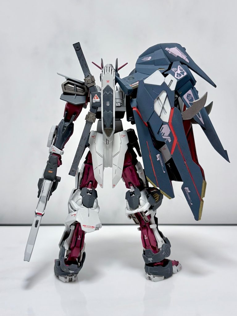 マントはノーネイムライフルとフルクロスで作成見にくいですがフルクロスの裏面に内張とフレームも作成着脱はネオジウムでパチっとくっ付きます