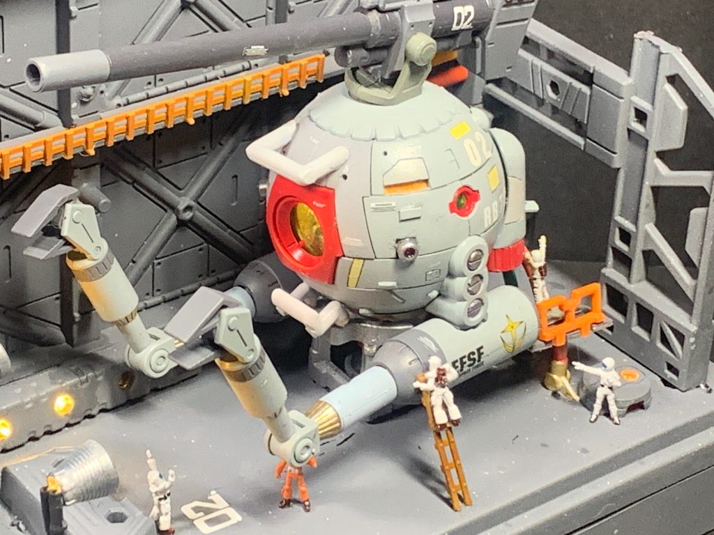 本体各所に筋彫りやメカディテールを加えています。スタイルもキットのランナーを使ってverカトキ風にしてみました。