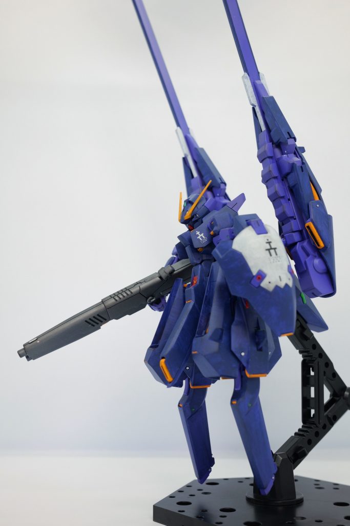 全体像。白は可愛いイメージありますが、サイコガンダムMK-2寄りのティターンズカラー、かなり格好良さがでてきます。