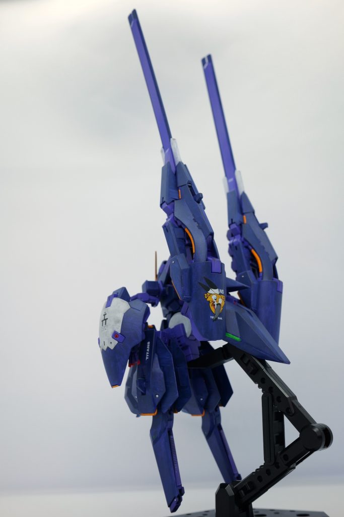 コンポジットシールドブースター2機、長物でこれもウサギの耳なんですかね。デカールはガンダムデカールDXから。ようやく使えました。
