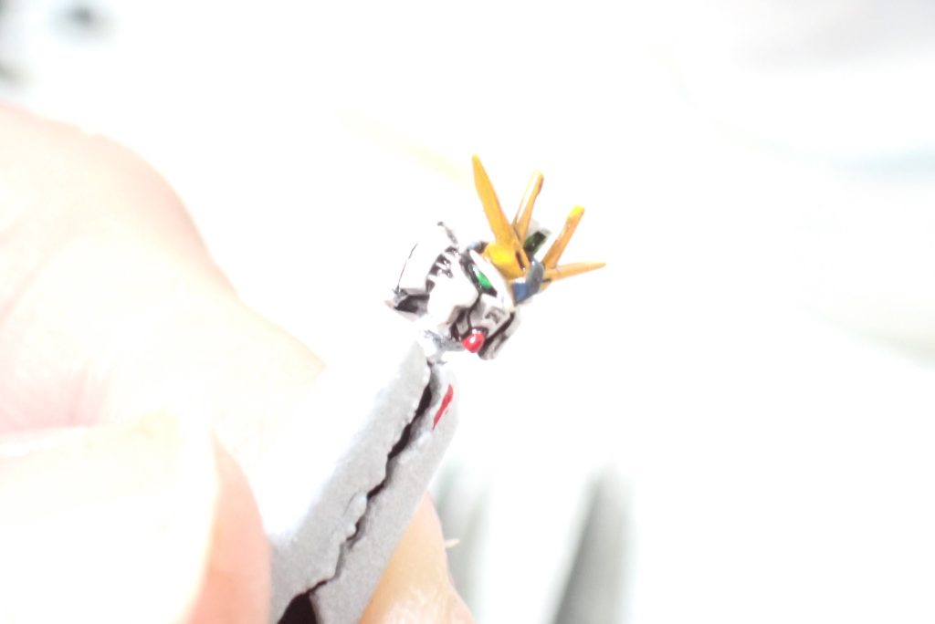 頭部の塗り分け！途中、どこを塗ってるのか分からなくなりました！アンテナも若干シャープ化しました！