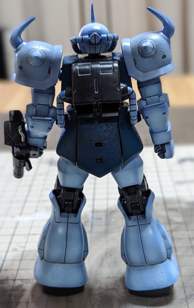 ウェザリング前の写真です。これも良いのですが、好みとしてはやはり一年戦争系の機体は汚した方がカッコいいなと思ってます。