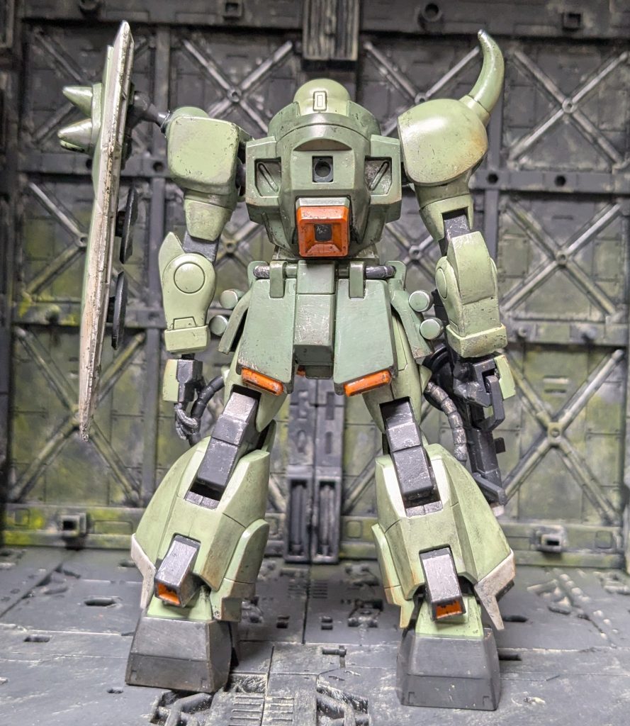 シンプルな背面。SEED系のバーニアの塗り分けは相変わらず苦手ですが、このザクヲさんはまだマシなほうかな。
