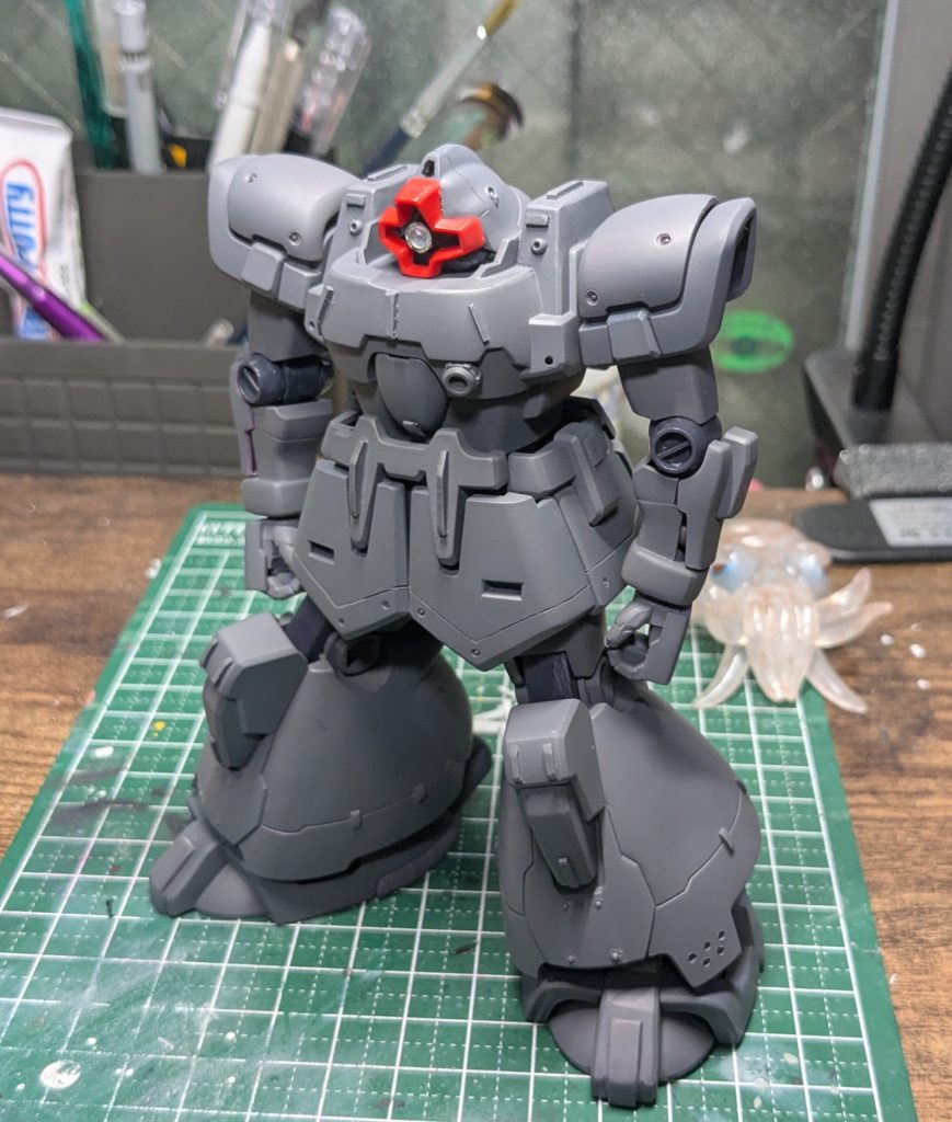 元キットとだいぶ色変えたので、私としては珍しく珍しくサフ吹いてます。サフ状態ってなんかカッコイイ。