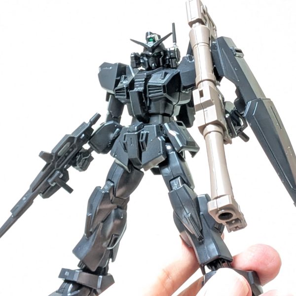 お久しぶりです、tomです久しぶりにガンプラ作り始めてみましたむかし買ったエコプラなんですが、黒地の力が強すぎてどうにもなりません。隠蔽力の強い塗料で全塗装するしかないの、これ？（2枚目）
