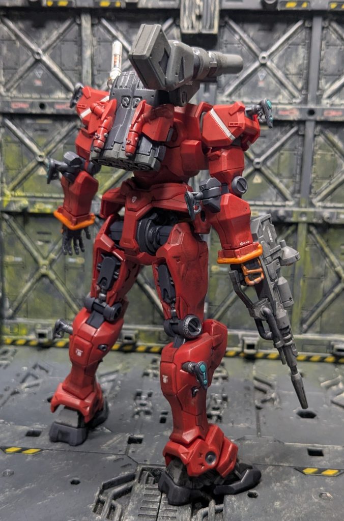 一応背面も。嬉しいのはモモ裏のディティールが別パーツになってること。なんで赤いガンダムではそれができなかったのかと問いたい。ちょっとこっちのほうが大きいだけで殆ど同じ造形なのに。