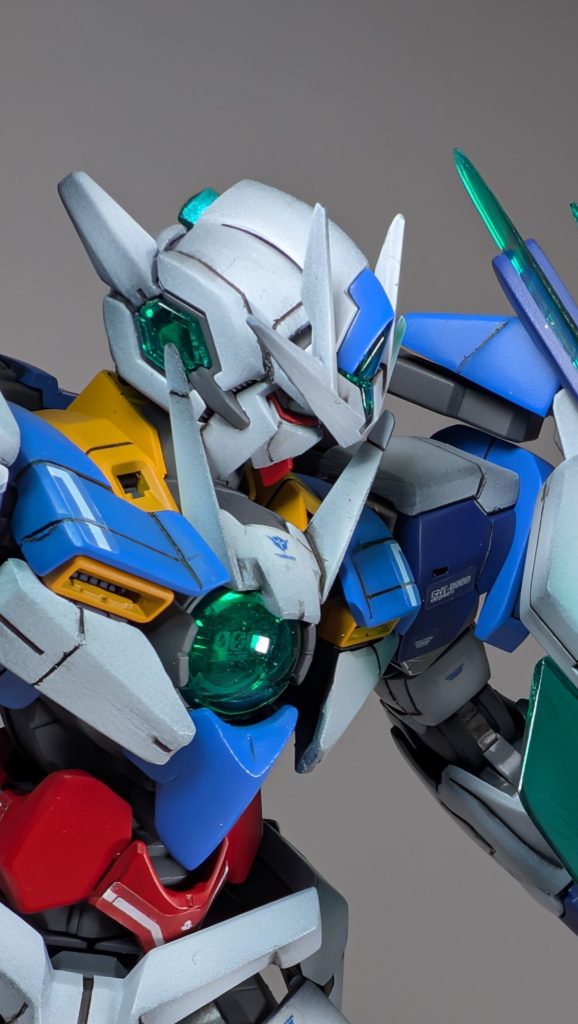 シュッとした顔がマジイケメンです。00系の機体は第三世代系のような口にスリットが無いタイプが凄く好きです。