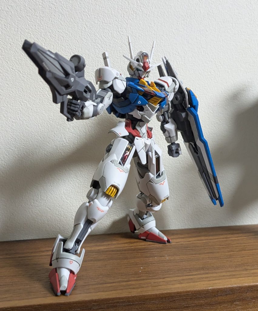 といわけで、久しぶりに筆塗りで全塗装してみたガンダムエアリアルさんでした。もうムリめんどかった。次はエアブラシ使うと思います。