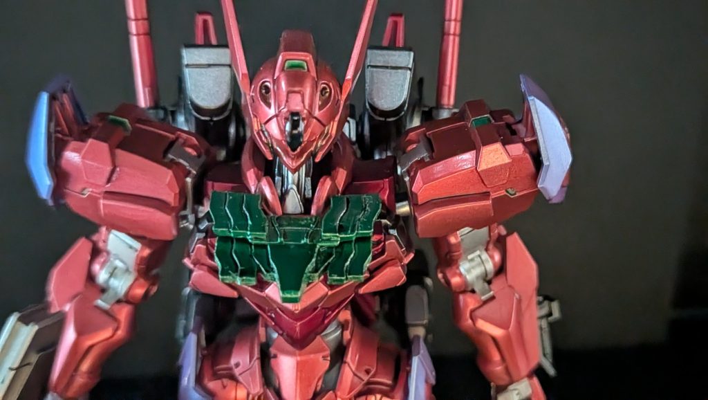 3D印刷したものの積層痕が目立つのでエポキシパテで表面をならしてから捨てサフして修正して塗装してます。パテで溝が埋まってしまい、その修正に失敗してますが遠くから見る分には目立ちません。