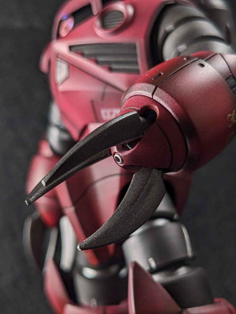サフを吹くのは傷の確認などだけではなくこういうグラデーション塗装をするときにいいですね。勝手にグラデーションがのってくれます。作りたい作品のイメージに合わせて使い分けもいいですね。