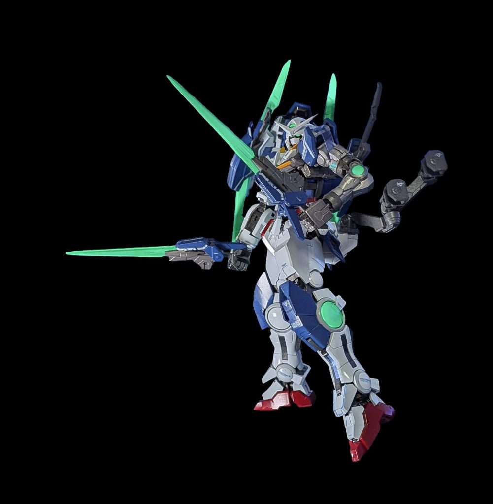 GNベイオネット腰に2本マウントされているアームもある程度可動するので、ポージング時に脚の邪魔にならないのもナイスです
