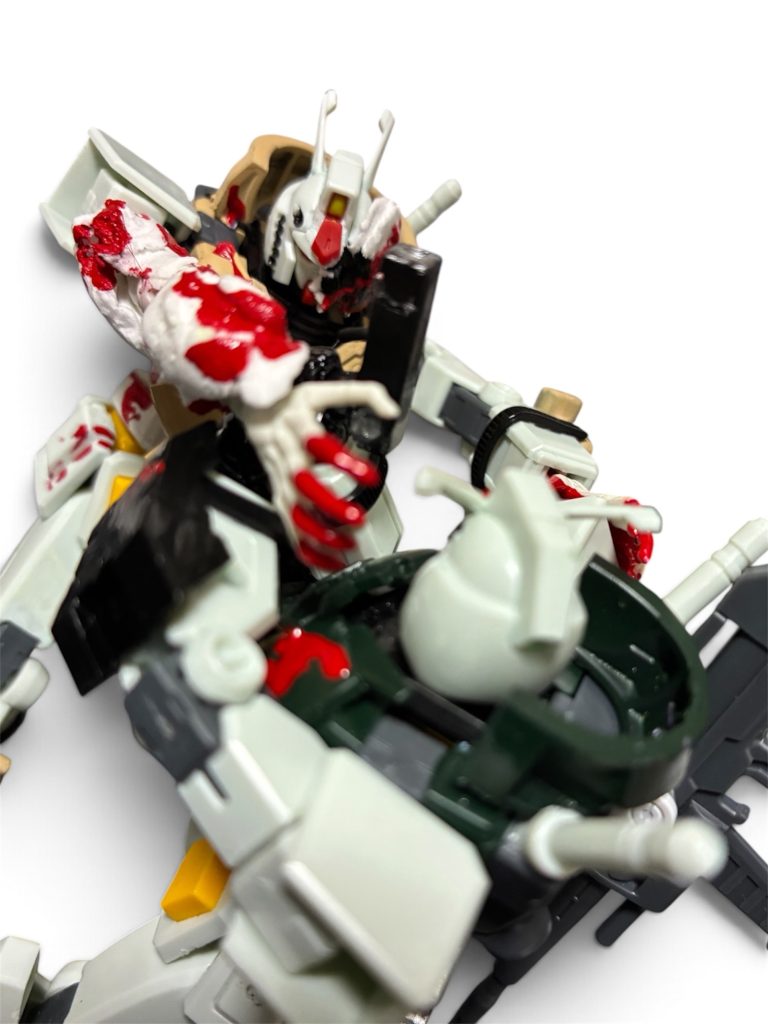 ガンダム S.T.A.R.S仕様に襲い掛かるの図。そりゃゾンビだもん^_^