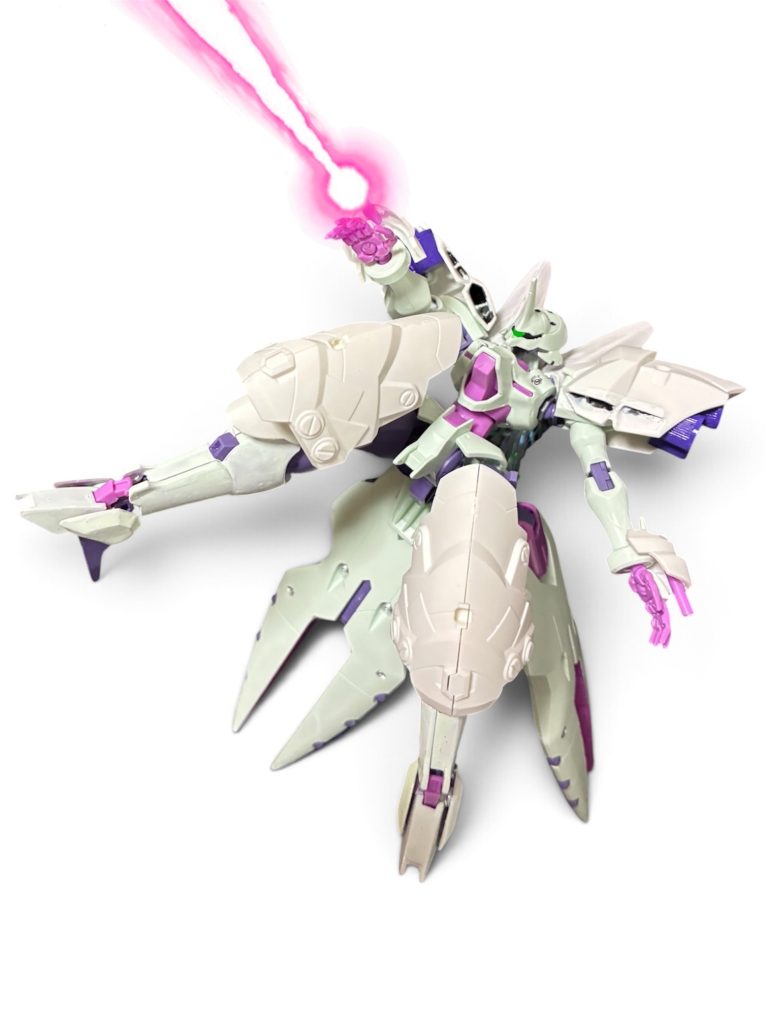 腕に追加したアームガード兼ハンドランチャー。スカートファンネルに火力が集中した基本兵装の貧弱さ解消なるか？