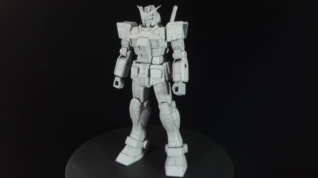 EGガンダムにスジボリなどを施し、MGガンダムVer3.0と同様のディテールにしています。画像はサーフェイサー塗装後の仮組み状態です。