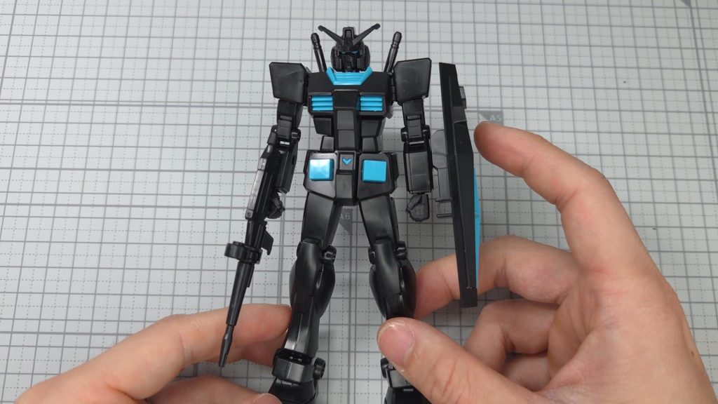 ベースとなるキットは、オリジナルではMGガンダムVer3.0が使われていますが、今回はEGのガンダム[リサーキュレーションカラー]を使用して行きます。ですので、完成品も実物よりも小さくなっています。（レプリカなので）
