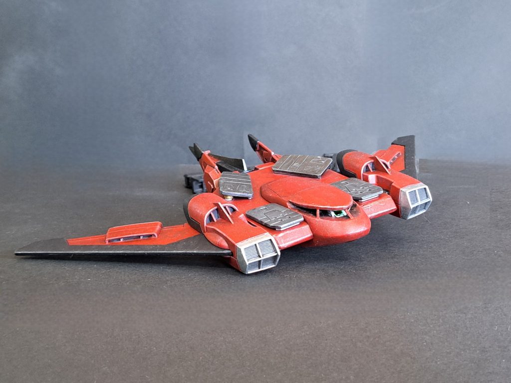 メインエンジンと主翼はファトゥムから流用して、機種と搭乗部はパテ、プラバンで制作。