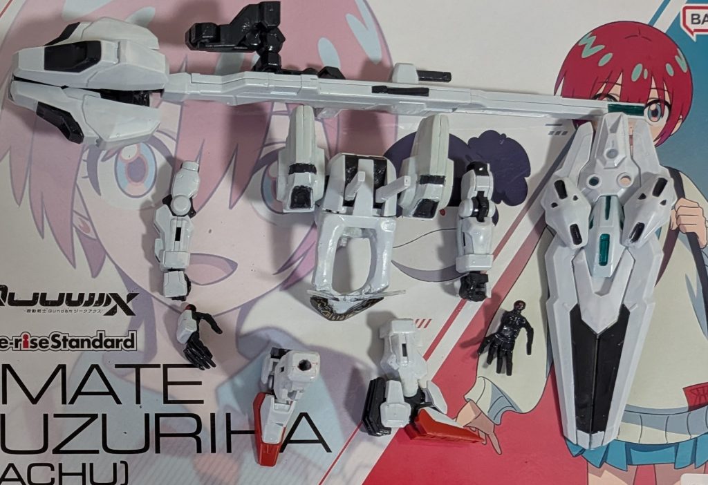 キャリバーンアーマー一式腕・武器類は変更無し。脚部アーマーはキャリバーンのジャンクパーツで新たに作製。胸部アーマーに関しては、胸にシェルユニットと「色付きアンテナ」を纏めて構成しています。ちなみに、平手はグレモリーから流用しましたww