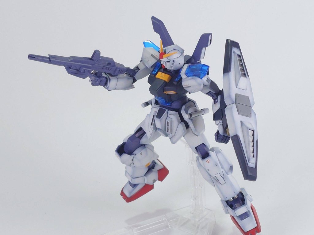 スターバーニングが胴体や腕、腰なんかがガンダムmarkⅡっぽいのでそこを生かす形でミキシングしました