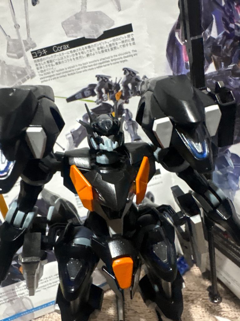 見づらいですがツインアイも青にしてます