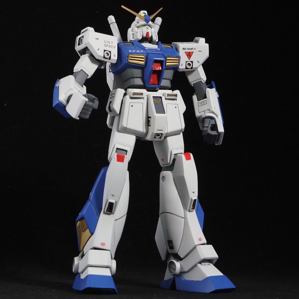 ガンダム NT-1って劇中で2回しか実践使用されていないので、ほぼ新品のMSなんですよね。だいぶ前に表面仕上げして1年ほど放置していて、やっと塗装したのですが表面仕上げを今ならこうするなぁーという箇所がチラホラ。