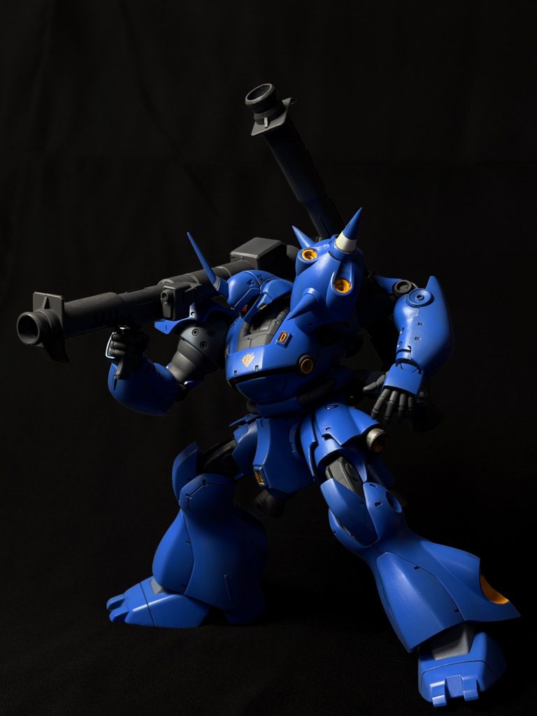 ジャイアントバズを構えてメタルビルドみたいなディテールマシマシもいいですがこれぐらいのシンプルさも良い。ケンプファーもグフカスタムと同じく漢のモビルスーツ感あります。