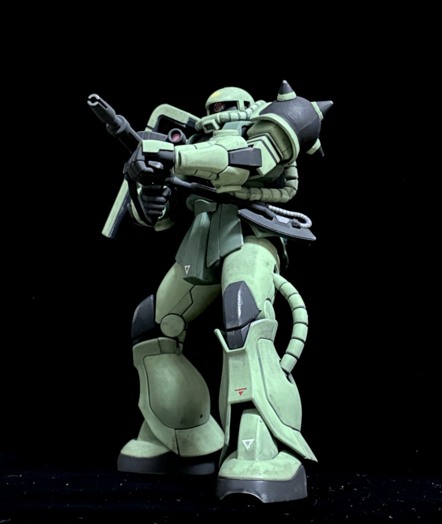 マシンガン構え。マシンガンのサイトにはHアイズを入れました。