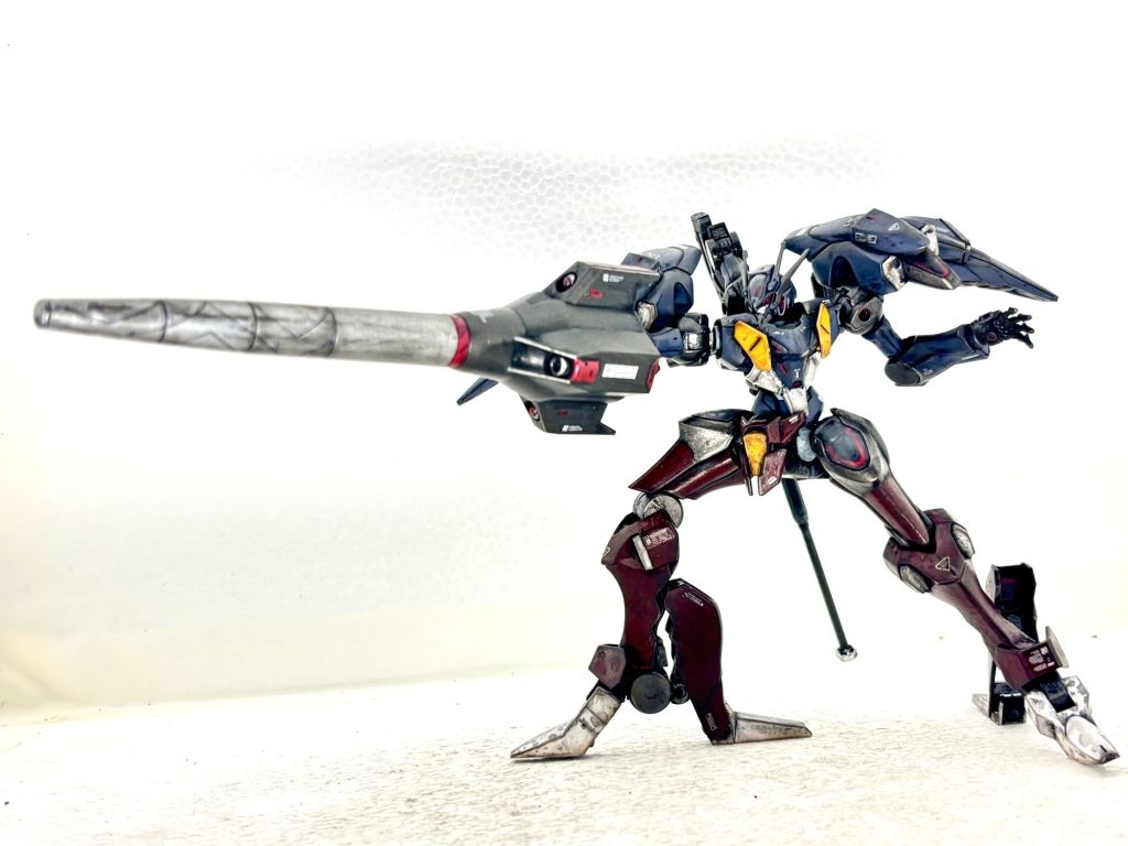 ドリルアームにはビームマシンガンと小型レールガンを装備、また、プラズマ波をまとわせてドリルを回転させるプラズマドリルハリケーンで敵攻撃を防御するシールドを形成する。