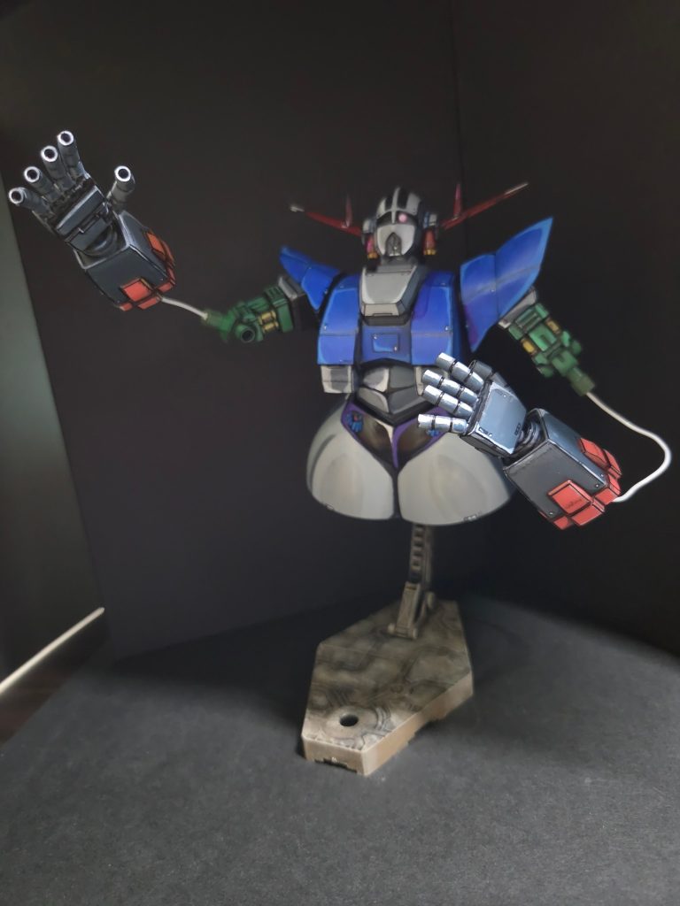 超絶ディテールと驚異の可動性能なRGもありますがデザインがアレンジされ、かっこよすぎてアニメ本編のジオングとは大分イメージが違いました。その点HG はバッチリでアニメ塗りも映えます(笑)