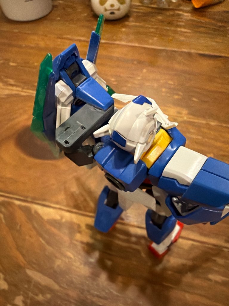 シールドアームの穴はランナータグ切り出して塞いだ。